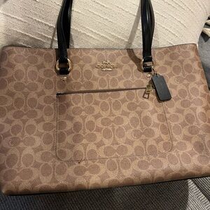 Coach station tote